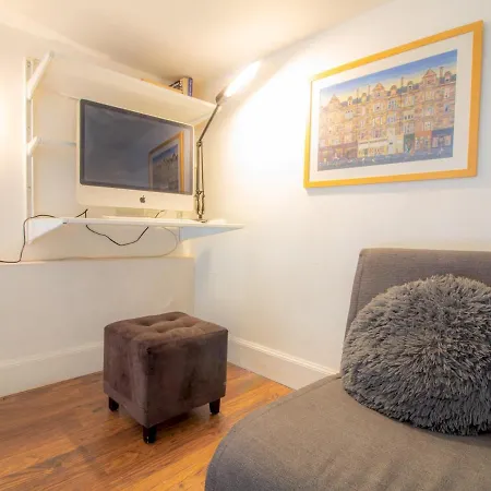 Apartamento Quirky Converted Shop Near Holyrood Park - Sleeps 4! *