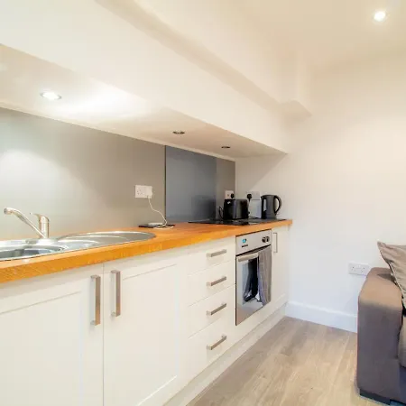Quirky Converted Shop Near Holyrood Park - Sleeps 4! Apartamento *