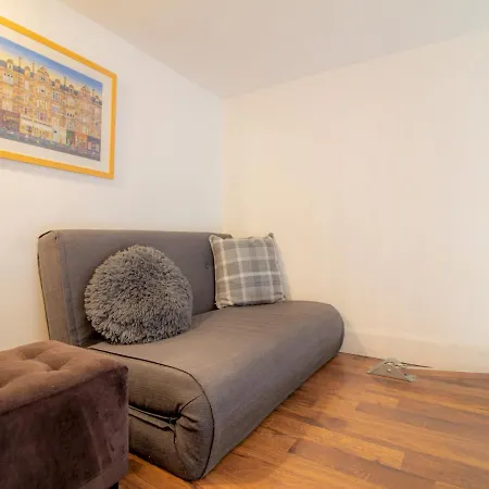 Quirky Converted Shop Near Holyrood Park - Sleeps 4! Apartament *
