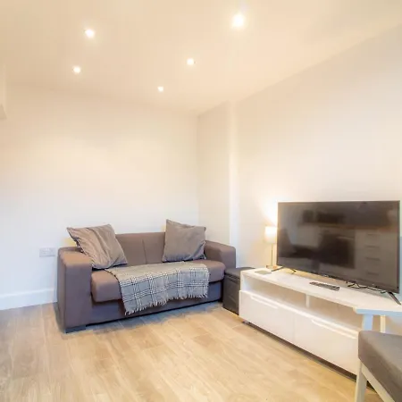 Quirky Converted Shop Near Holyrood Park - Sleeps 4! Apartament *