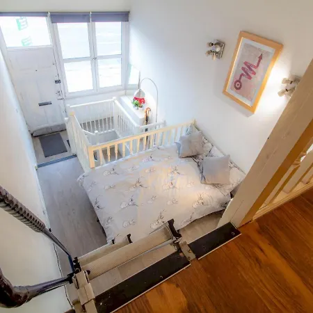 Apartamento Quirky Converted Shop Near Holyrood Park - Sleeps 4!