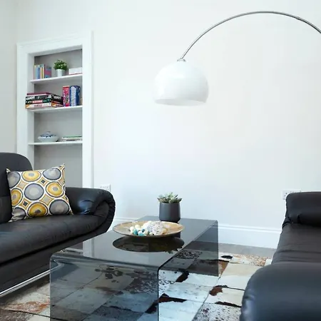 Bright And Spacious Flat Next To Meadows Park *