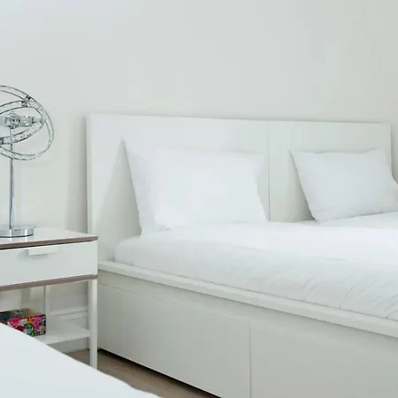 Bright And Spacious Flat Next To Meadows Park