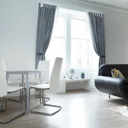 Bright And Spacious Flat Next To Meadows Park *
