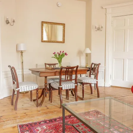 Apartment 3 Lynedoch Place,