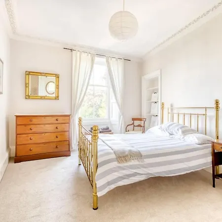 Apartment Delightful In Vibrant Stockbridge