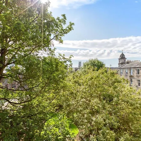 Delightful In Vibrant Stockbridge Edinburgh