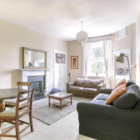 Delightful In Vibrant Stockbridge *