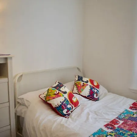 Charming City Centre Flat Sleeps 4