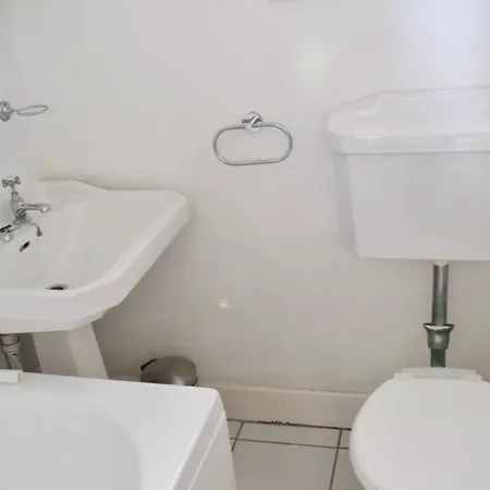 Διαμέρισμα Quiet 2 Bedroom Close To The City Centre *