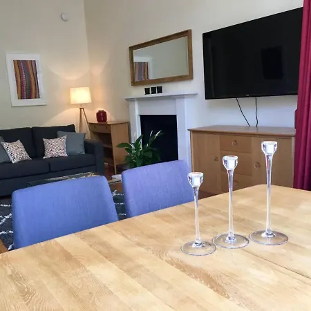 Διαμέρισμα Quiet 2 Bedroom Close To The City Centre *