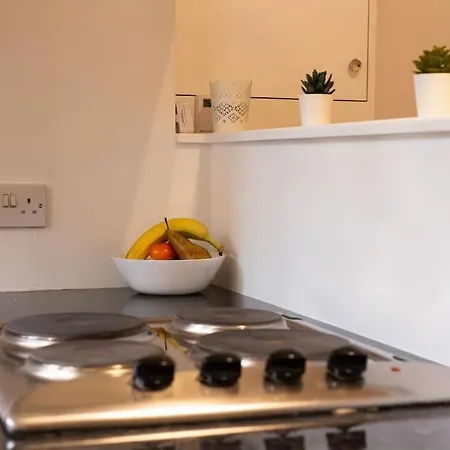 Broughton - Alluring One Bedroom Flat, Excellent Location, 公寓 *