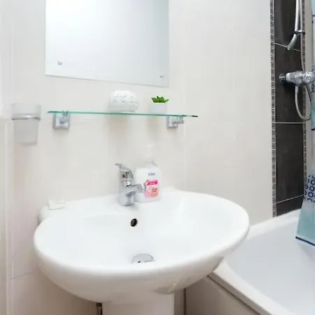 Broughton - Alluring One Bedroom Flat, Excellent Location,