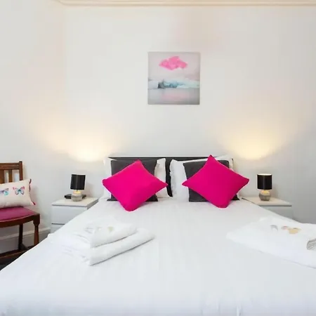 Broughton - Alluring One Bedroom Flat, Excellent Location,