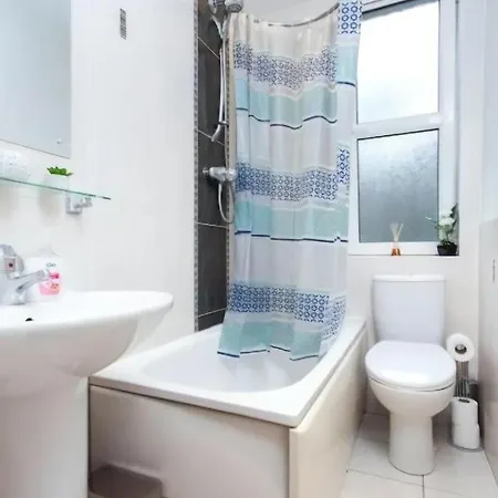 Broughton - Alluring One Bedroom Flat, Excellent Location, *