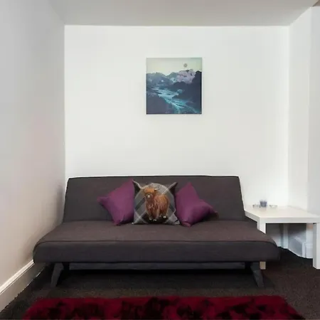 Broughton - Alluring One Bedroom Flat, Excellent Location, *