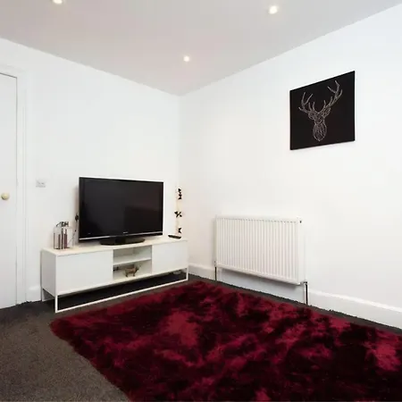 Broughton - Alluring One Bedroom Flat, Excellent Location, 公寓 *