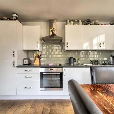 Apartment Nature-inspired Flat Near Leith Walk By Guestready *