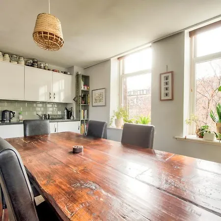 Nature-inspired Flat Near Leith Walk By Guestready * Edinburgh