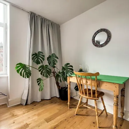 Nature-inspired Flat Near Leith Walk By Guestready Edinburgh