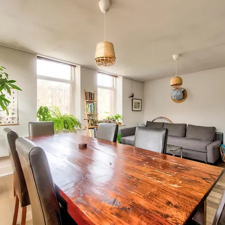 Nature-inspired Flat Near Leith Walk By Guestready *