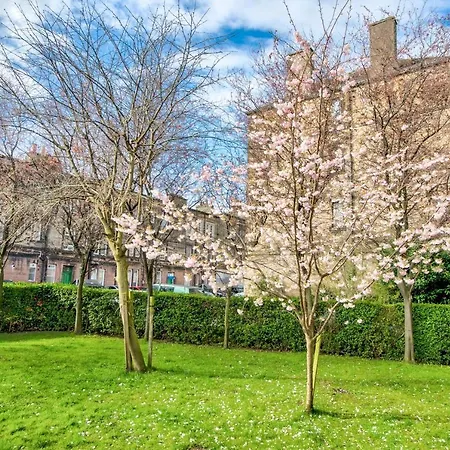 Nature-inspired Flat Near Leith Walk By Guestready