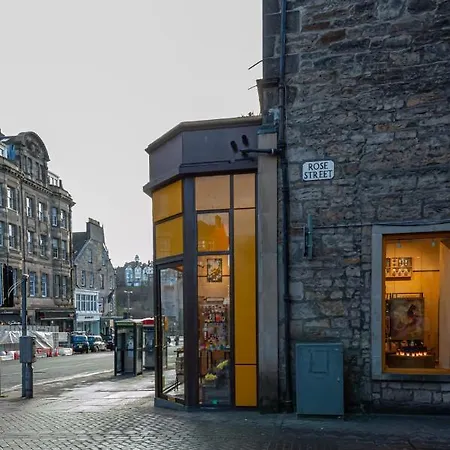 Apartment Centre Jasmine -sleeps 7 Edinburgh