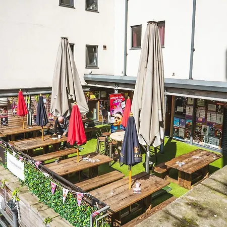 Hostel A&o