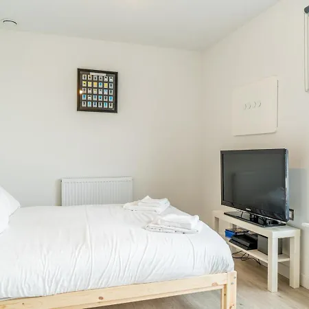 Apartment Beautiful 3-bd Penthouse With Amazing Views! *