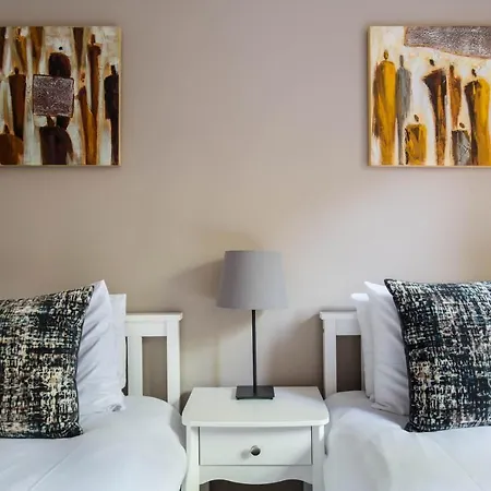Dicksonfield Groud Floor Apartment Edinburgh