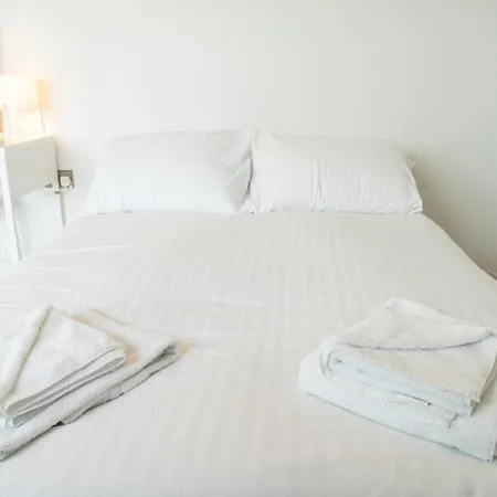 Apartment Beautiful 3-bd Penthouse With Amazing Views! *