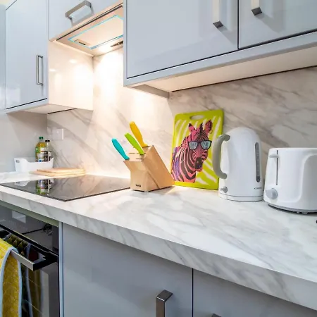 Stylish 1-Bed Flat- Edinburgh - Pass The Keys