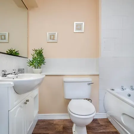 Dicksonfield Groud Floor Apartment