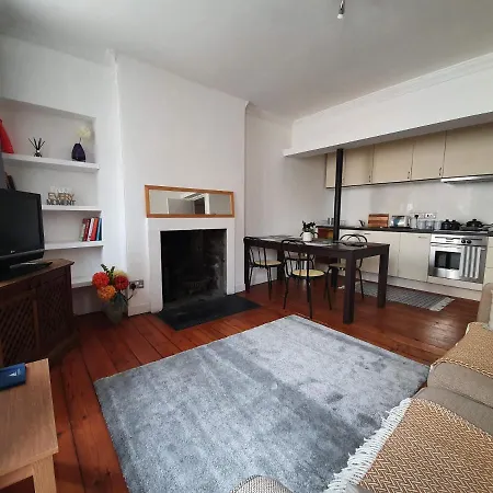Lovely 2 Bedroom Flat In The Heart Of The City Apartment