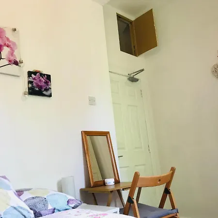 Centre Escape With Private Garden Διαμέρισμα