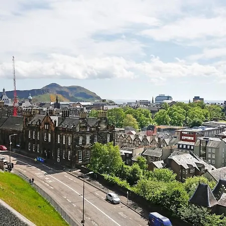 Central Royal Mile 3br-2ba, 1 Min To Castle - Free Parking & Zip Link Beds By Bonjour Residences Edimburgo