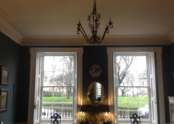 A In The - West ゲストハウス 3*