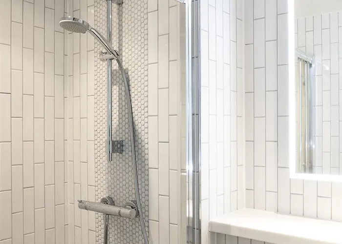 Point A Haymarket 3*