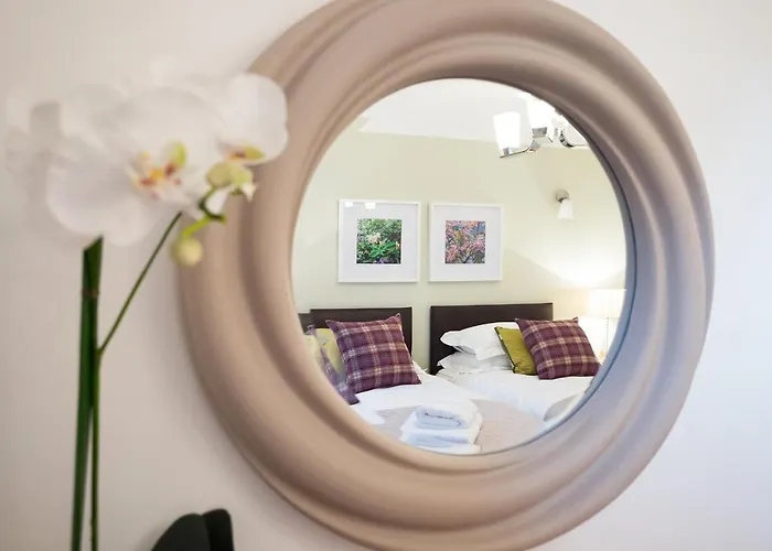 Апартаменты The Malt Kiln Old Town 3 Bedroom *