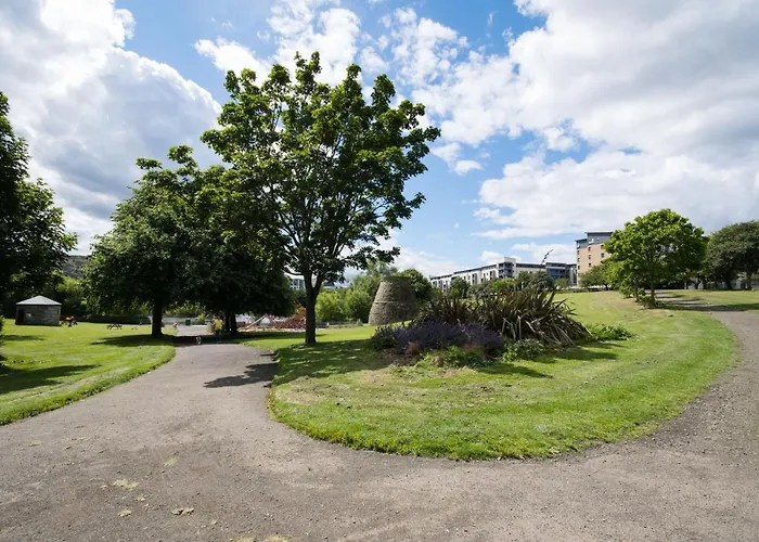 Lochend Serviced * Edinburgh