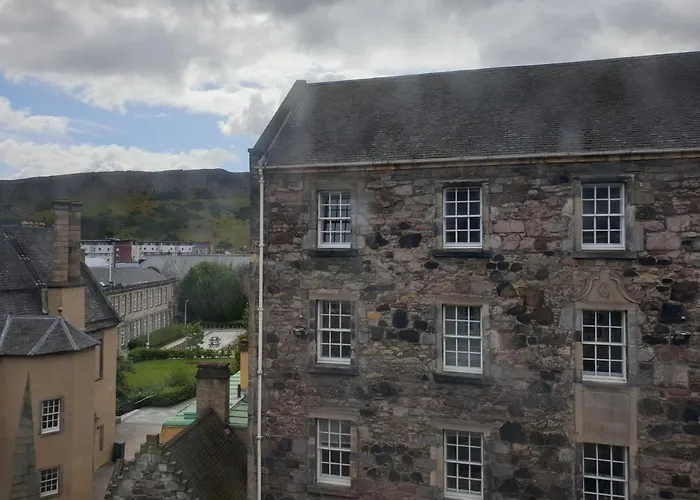 Canongate - Spacious And Historic 2 Bed Flat On Royal Mile Apartament Edynburg