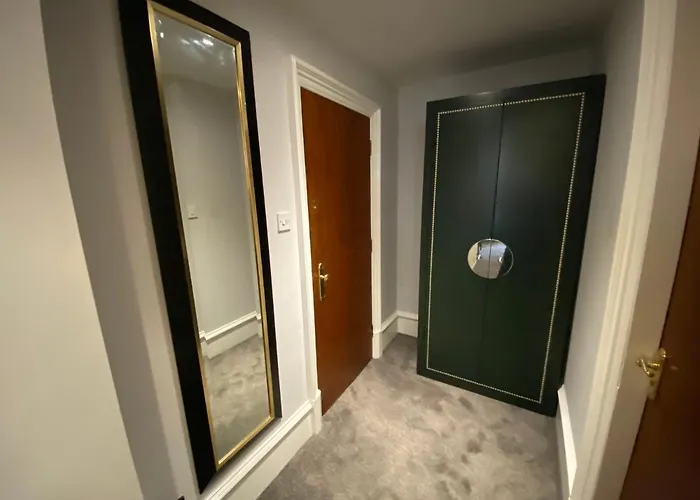 No6 West Coates 3* Edinburgh