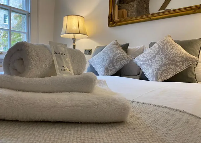 Royal Mile Balconies By The Castle