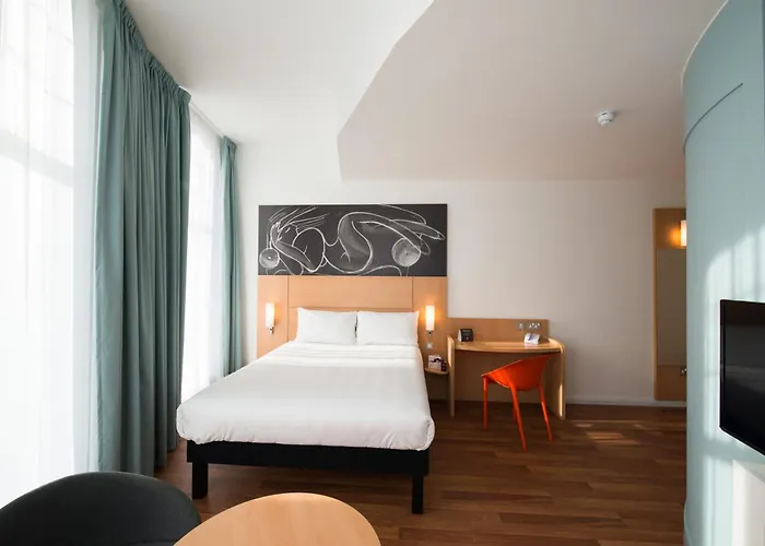 Ibis Centre South Bridge - Royal Mile 3*