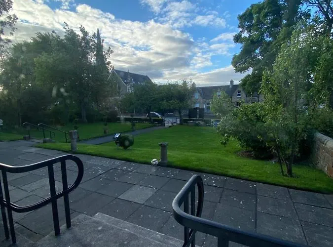 Hotel No6 West Coates 3*