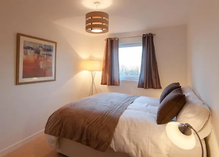 The Lochend Park View אדינבורו