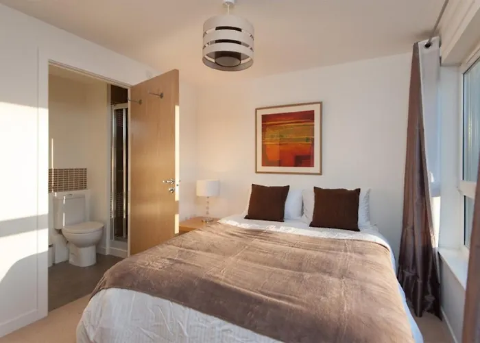 The Lochend Park View אדינבורו