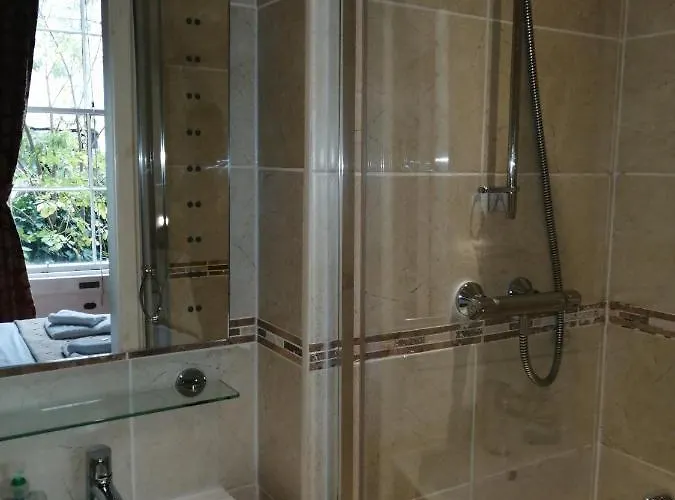Edinburgh City Suites Апарт-отель
