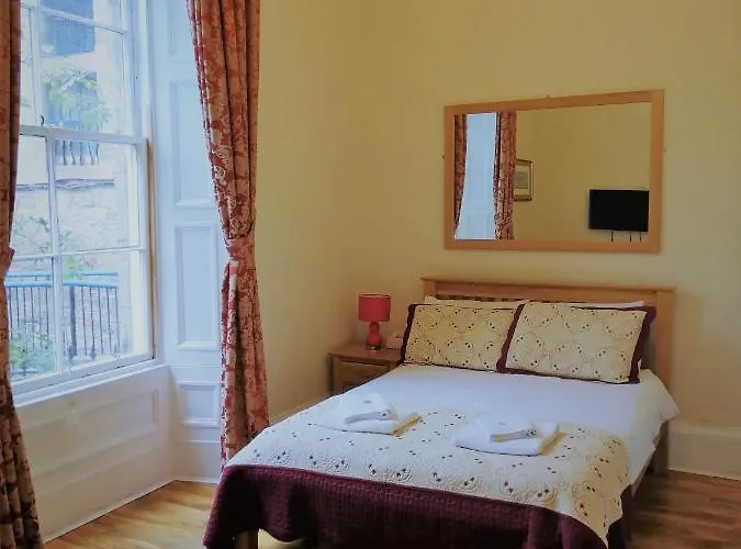 Апарт-отель Edinburgh City Suites 4*