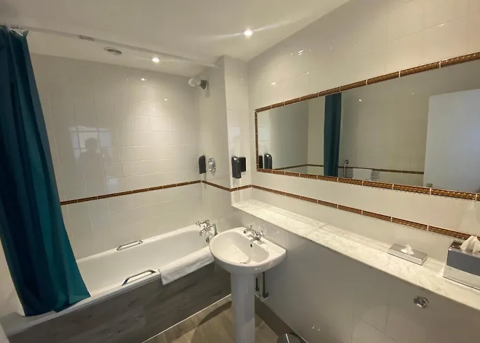 No6 West Coates Hotel 3*